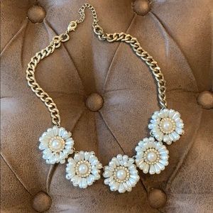 Floral pearl necklace